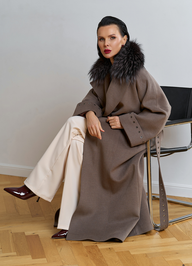 Утепленное женское пальто с английским воротником из меха лисы модель № 31553 в рассрочку
