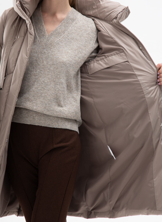 Женский пуховик  капюшоном