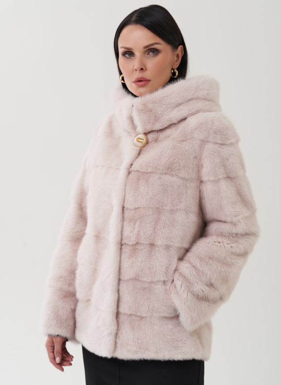 Шуба бежевого цвета из меха норки