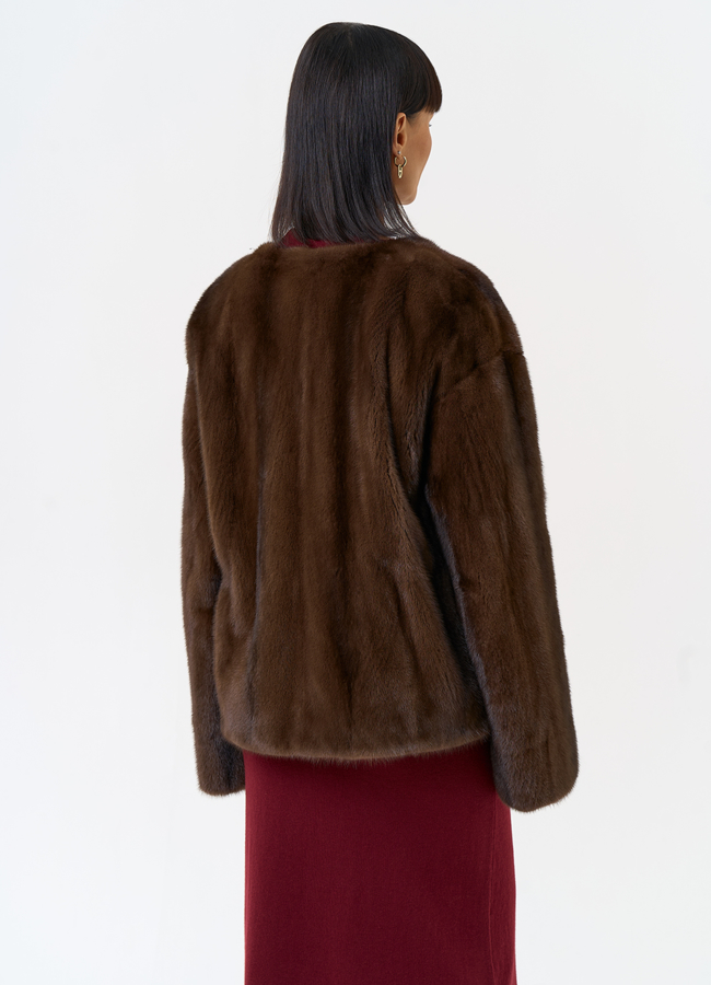 Укороченная шуба из меха норки с акцентными пуговицами модель № 31650 в рассрочку