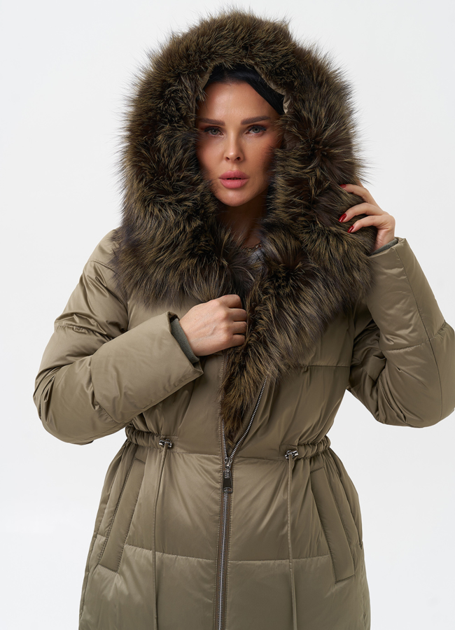 Женский пуховик с отделкой из меха чернобурки модель № 28523 универмаг малина