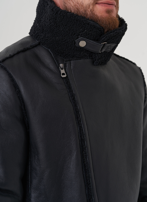 Дубленка мужская черного цвета 