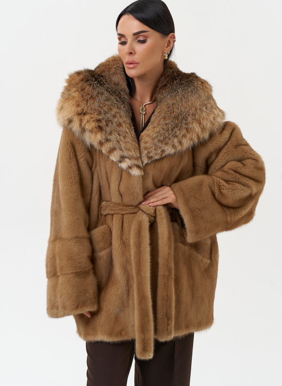 Женская шуба из меха норки с капюшоном из меха рыси